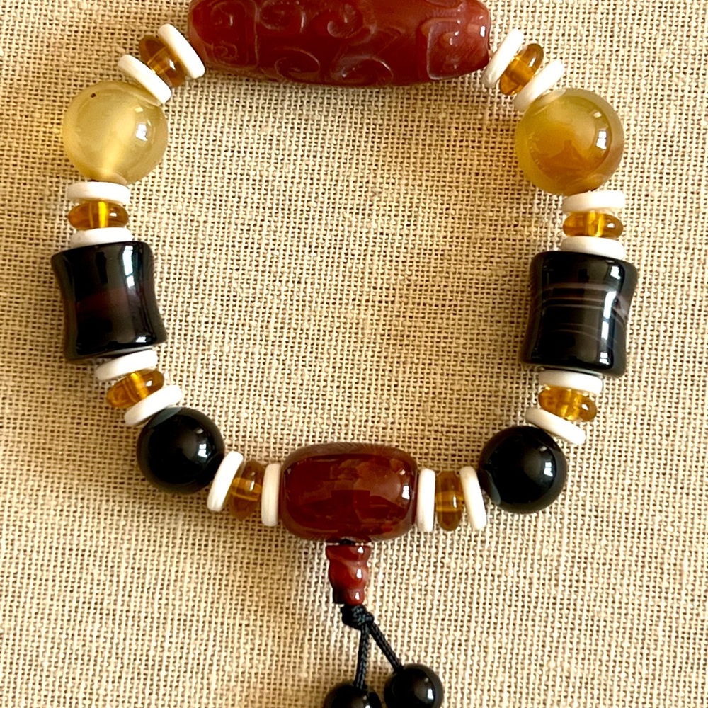 Elegant Agate With Dzi